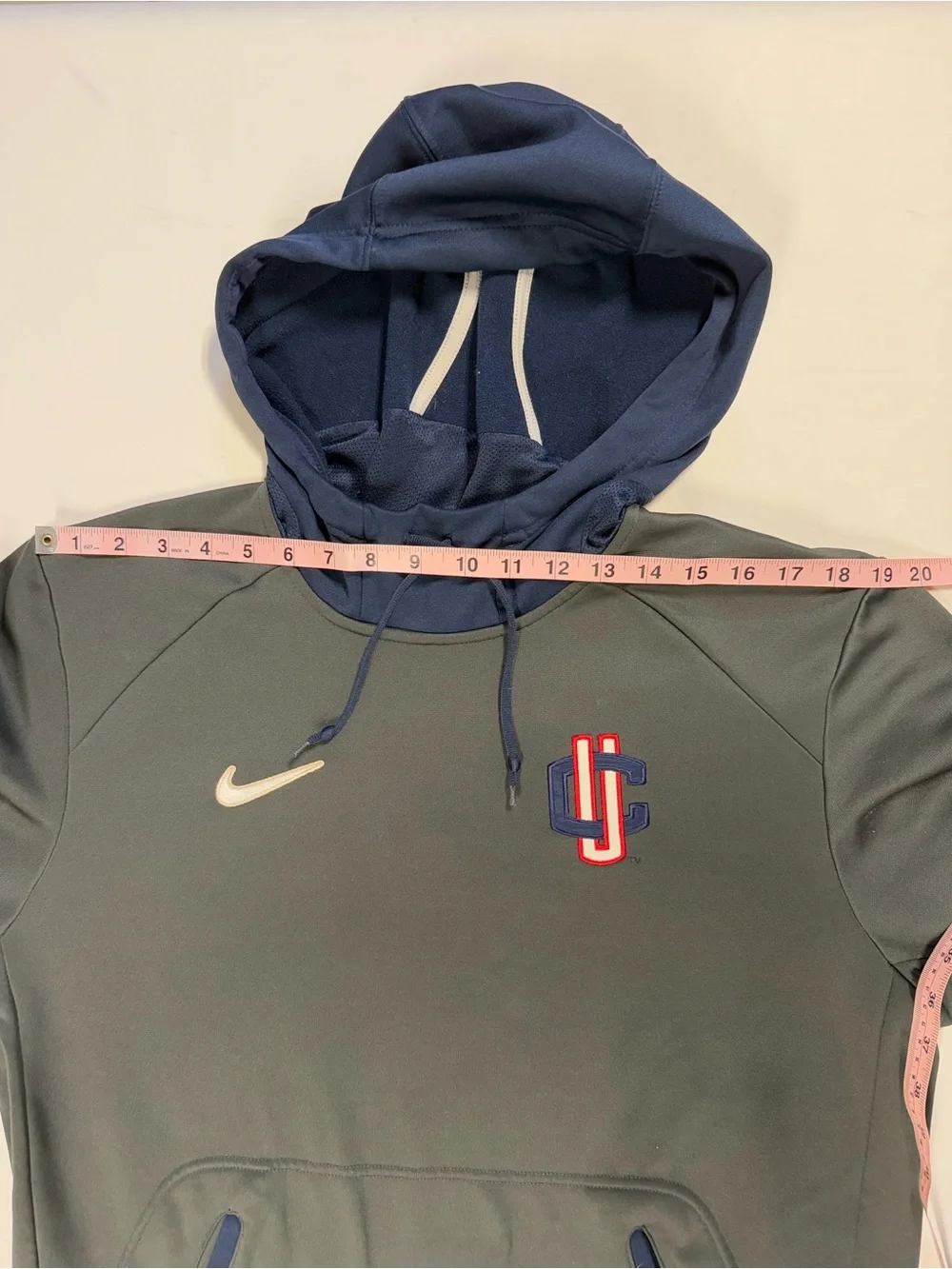 Nike UConn Huskies Elite Therma-FIT Hoodie Gray Men’s Medium NCAA